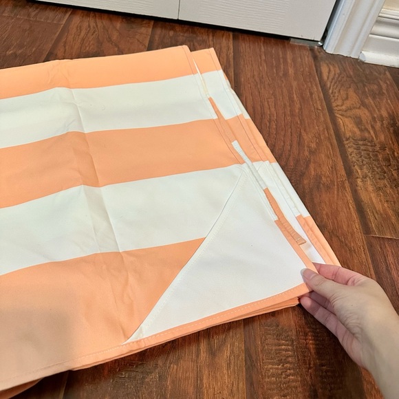 Sumoii peachy beachy beach towel - Picture 6 of 7